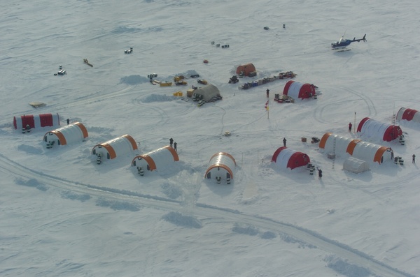 Camp installé sur la glace - 2008
