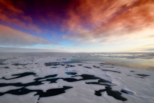 Une nouvelle étude montre que de faibles hausses de la température mondiale moyenne pourraient avoir de graves répercussions sur la couverture de glace de mer en Arctique.