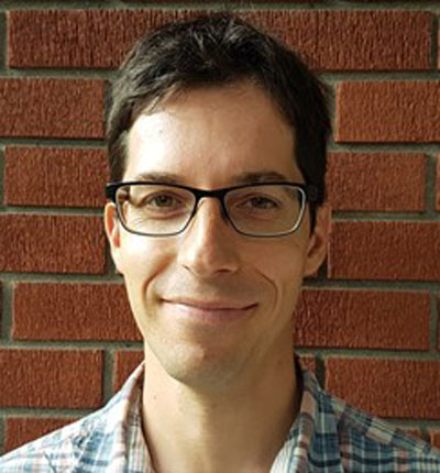 Errol Thomson, chercheur à Santé Canada,  étudie la réaction analogue au stress des personnes face à la pollution de l’air.