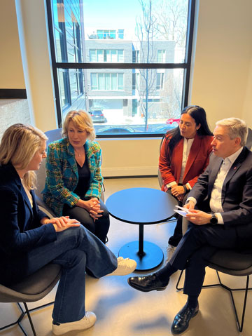 De gauche à droite : l’honorable Mélanie Joly, ministre des Affaires étrangères; Mme Mona Nemer, conseillère scientifique en chef du Canada; l’honorable Soraya Martinez Ferrada, ministre du Tourisme; et l’honorable François-Philippe Champagne, ministre de l’Innovation, des Sciences et de l’Industrie.