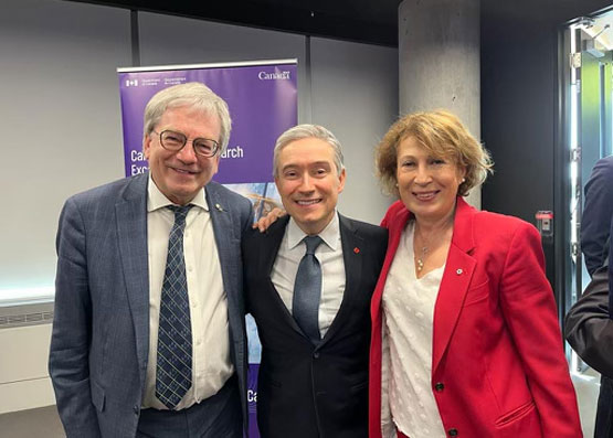 Mona Nemer s’est jointe à Rémi Quirion, scientifique en chef du Québec, et à l’honorable François-Philippe Champagne pour l’annonce du Fonds d’excellence en recherche Apogée Canada à Montréal, le 28 avril 2023.