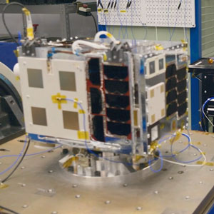 Un trio de satellites mettra à l’essai de nouveaux systèmes de surveillance dans le Haut-Arctique
