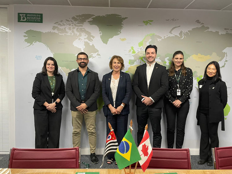 Renforcer les liens entre le Brésil et le Canada : Mme Nemer visite l’Instituto Butantan de São Paulo pour découvrir les capacités du Brésil en matière de recherche et de production de vaccins. L’institut exploite une biobanque conçue pour stocker des échantillons pendant 10 ans dans un réseau national de laboratoires.