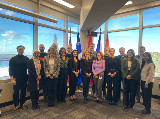 Appuyer la science canadienne : Mme Mona Nemer (la quatrième à partir de la gauche) et l’équipe du BCSC, 2025.