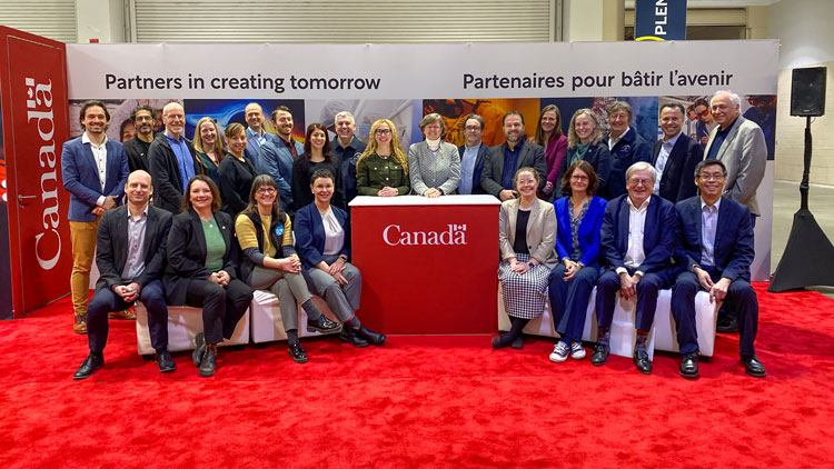 Équipe Canada à l’AAAS : La délégation canadienne comprenait des représentants d’Innovation, Sciences et Développement économique, de Pêches et Océans, d’Affaires mondiales Canada, de Génome Canada, du Perimeter Institute for Theoretical Physics, du CRSNG, du CRSH et plus encore. La présence du Canada à l’AAAS comprenait un pavillon du Canada mettant en valeur les capacités canadiennes en physique quantique, en écologie marine, en biotechnologie et en savoir autochtone.