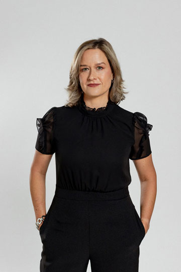 Mme Kate Kaminska