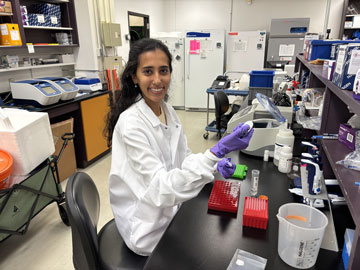 Saanchi Singh, étudiante diplômée au Laboratoire de recherche sur l’identification moléculaire de l’ACIA, à Ottawa.