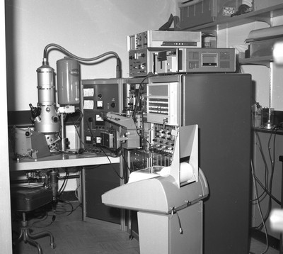 Premier microanalyseur à sonde électronique