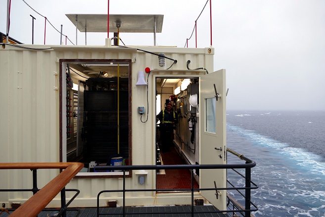 Vue avant du compresseur de travail