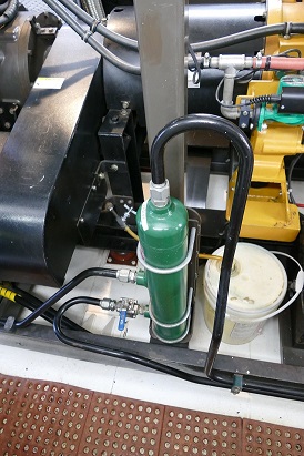 Bouteille contenant l’air comprimé sur le point d’être injecté