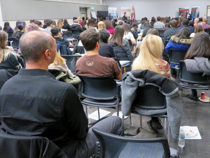 Students from University of Guelph listening during a CFIA recruitment event.
