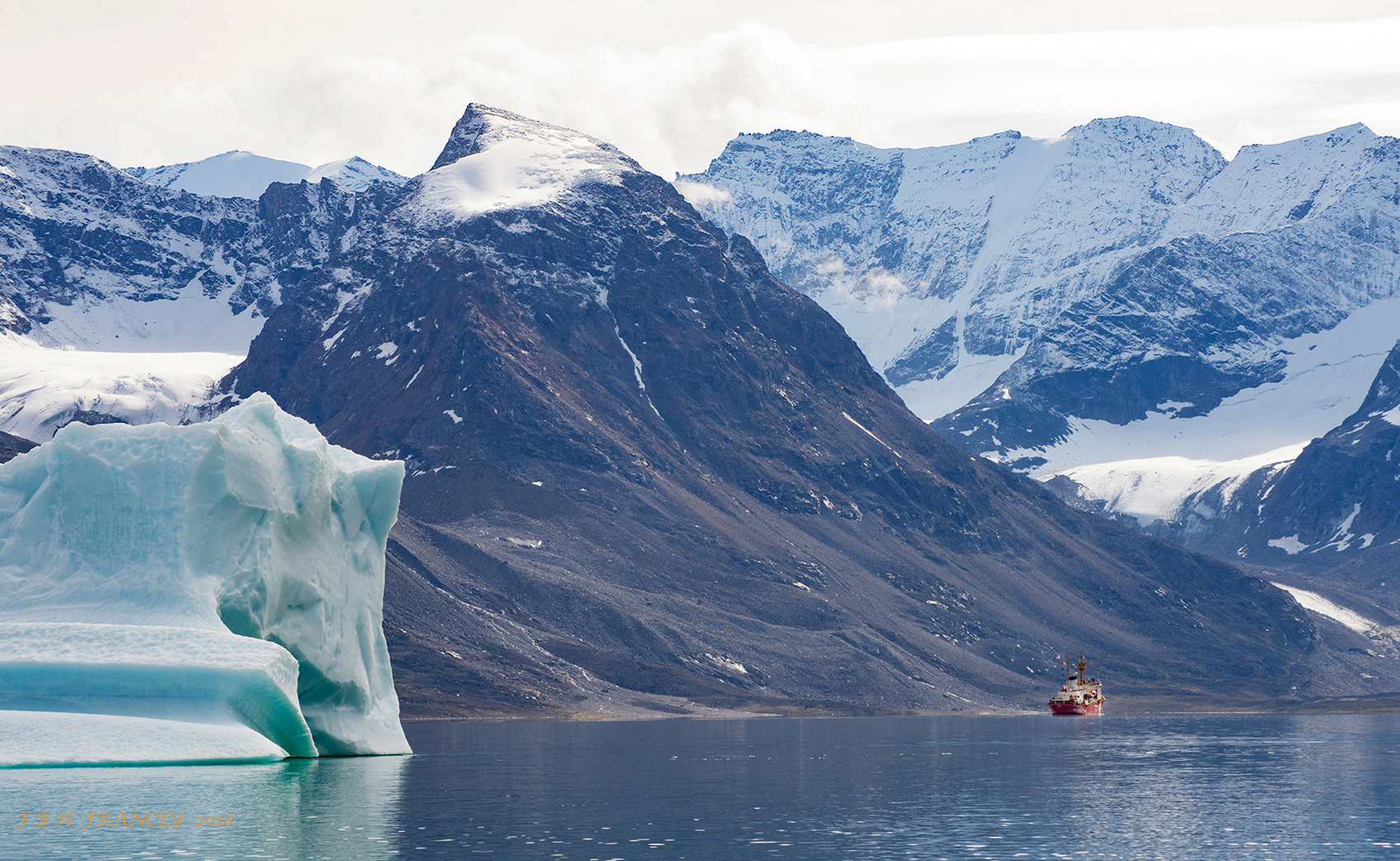 Photo : le NGCC Hudson dans la baie de Baffin durant l’expédition scientifique