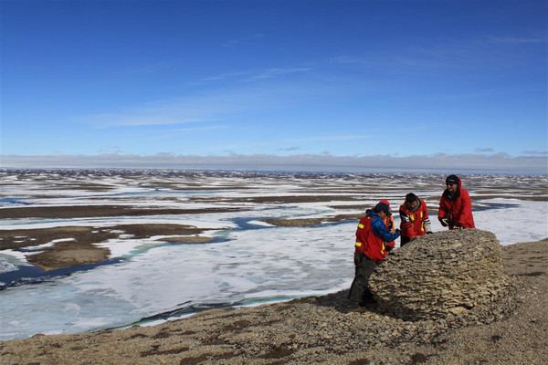 Vol d'hélicoptère au nord d'Iqaluit