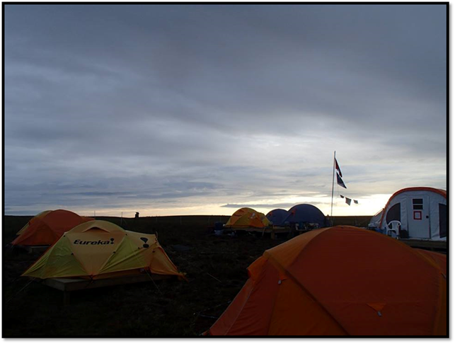 Le camp de recherche du ruisseau Trail Valley.