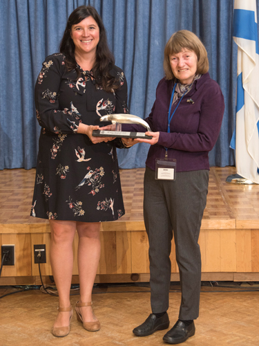 Le prix Béluga 2019 a été remis à Ruth Jackson, chercheuse émérite à la Commission géologique du Canada de l’Atlantique (CGCA).