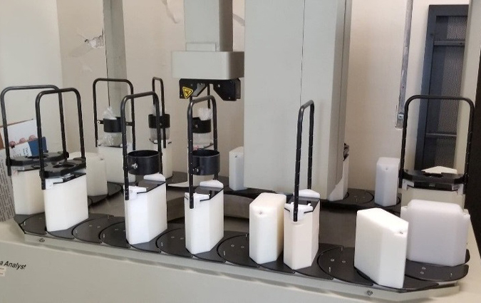 Un des quatre analyseurs de rayons gamma du laboratoire de la SSN servant à surveiller les niveaux de rayonnement dans des échantillons, notamment d’aliments.