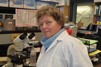 Microbiologiste du LNM rédige des chapitres de manuels