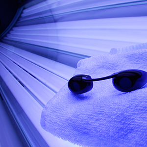 Les célébrités ont compris le message : pourquoi le teint naturel a la cote cet été 