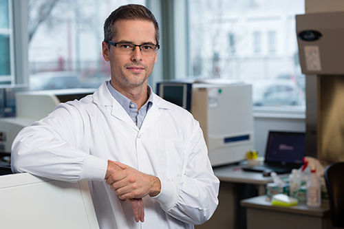 Paul McLaren, chercheur au Laboratoire national de la génétique du VIH du Laboratoire national de microbiologie