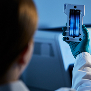 Déchiffrer le code du virus de la COVID-19