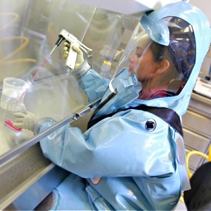 Lisa Fernando, gestionnaire de laboratoire à haut niveau de confinement