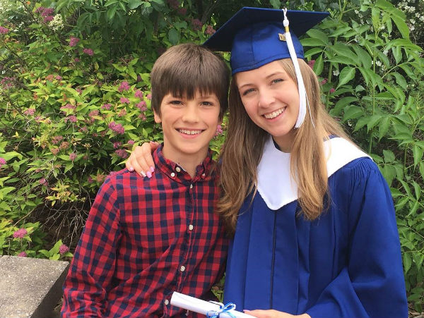 Nous l’avons nommée en l’honneur de la fille de Déméter, la déesse du printemps. De son côté, elle a choisi pour lui le prénom Maxwell; heureusement pour lui, nous avions réussi à la convaincre de trouver un autre nom que son premier choix, qui était Princess Beauty.