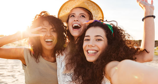 Les médias ont dépeint la chaleur extrême sous diverses formes, tant positives que négatives.