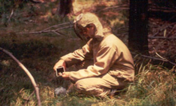 Scientifique du LNM qui réalise des activités sur le terrain relativement au hantavirus