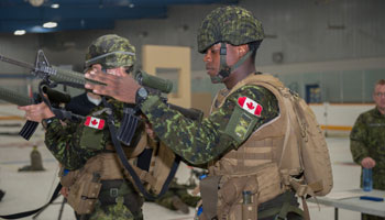 Lorsqu’il fait véritablement trop beau et chaud : des chercheurs de RDDC enquêtent sur des façons de garder le personnel des FAC au frais